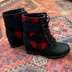 🖤Sorel Lexie Plaid Wedge Boots 🖤🖤